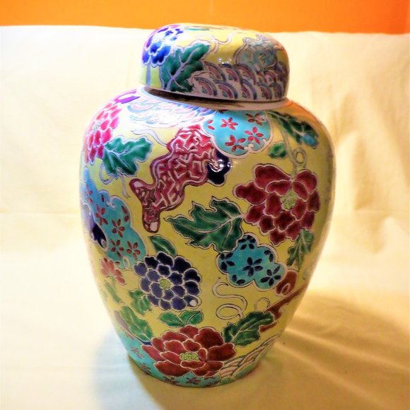 *** ASIAN Ceramic Decorative CONTAINER *** in Stunning Design - Picture 2 of 7